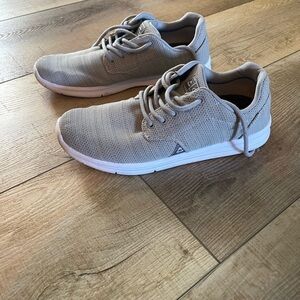 Men’s Travis Matthew Cuater Light Gray Knit Men's Athletic Sneakers size 11.5